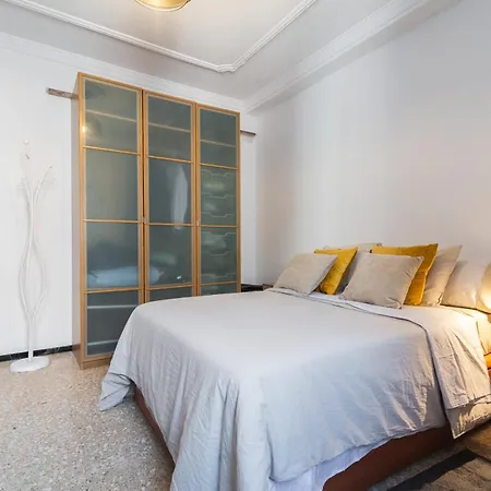 Mesa Y Lopez Deluxe Apartment *